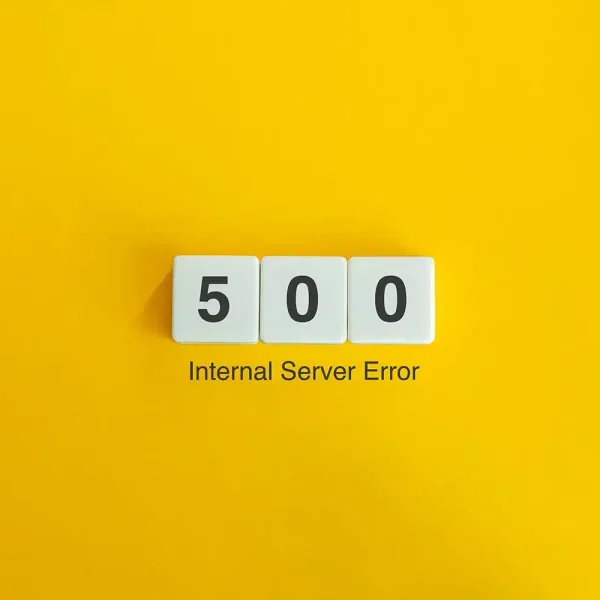 Fond jaune avec des blocs blancs affichant les chiffres « 500 » et le texte « Erreur interne du serveur » en dessous, souvent vu lorsqu'un site WordPress ou WooCommerce rencontre une erreur 500.